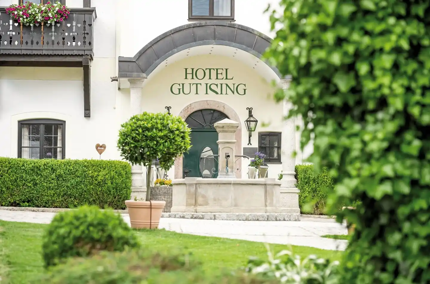 Gut Ising Chiemsee Aussenansicht