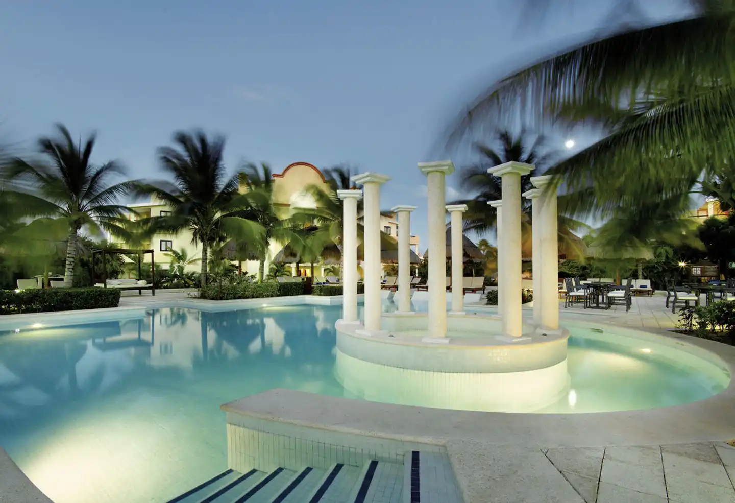 Grand Palladium Kantenah Resort & Spa Pool