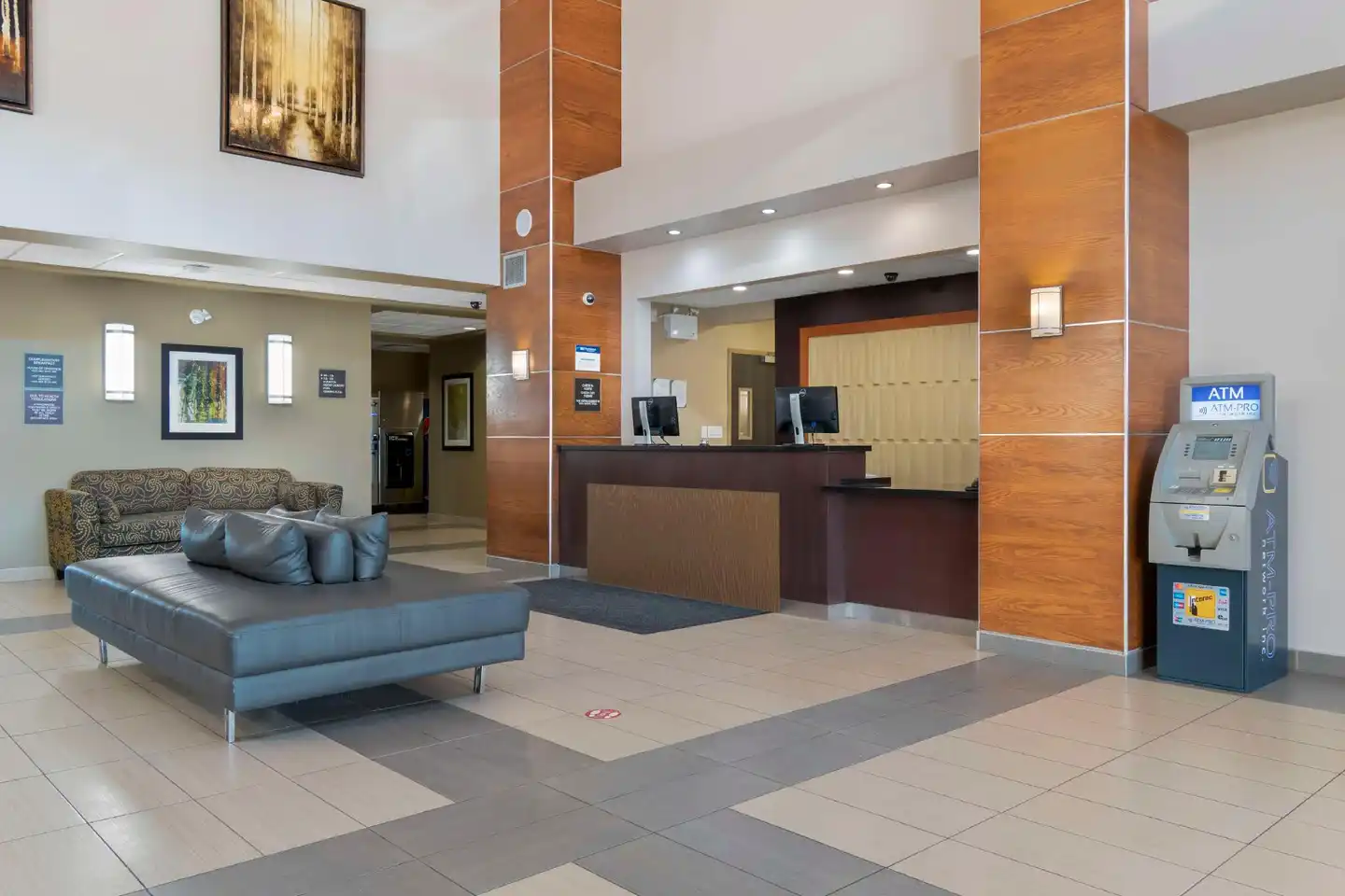 Best Western Plus Moose Jaw Lobby