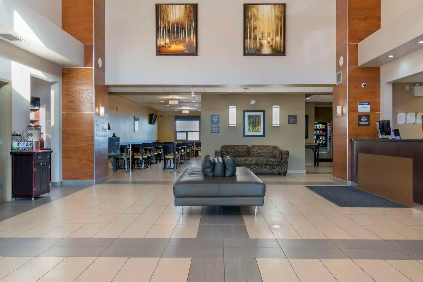 Best Western Plus Moose Jaw Lobby