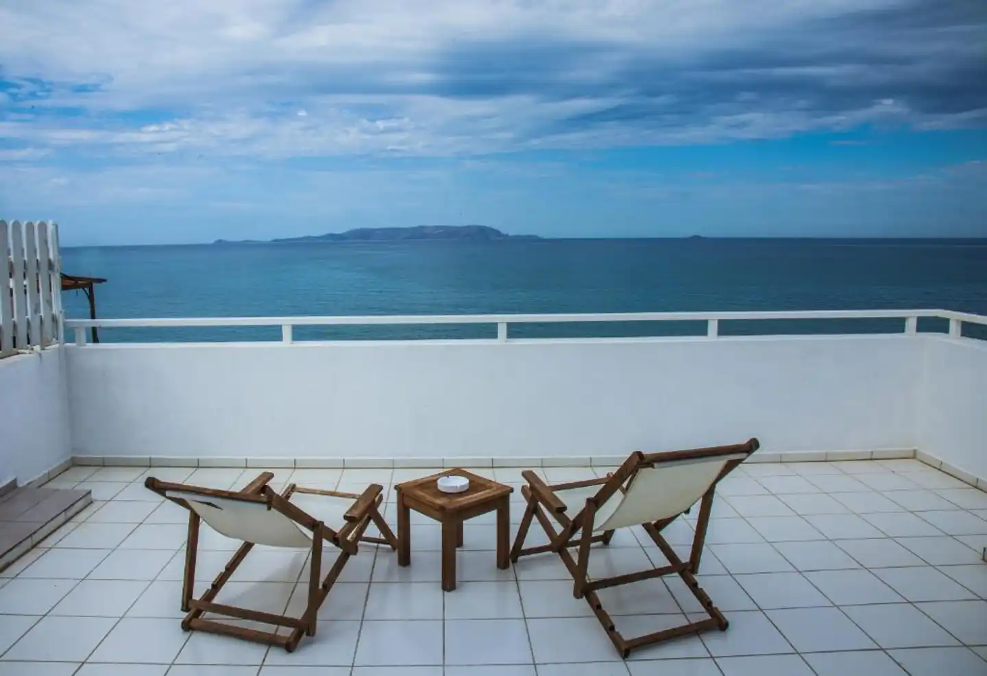 Almare Beach Hotel Terrasse