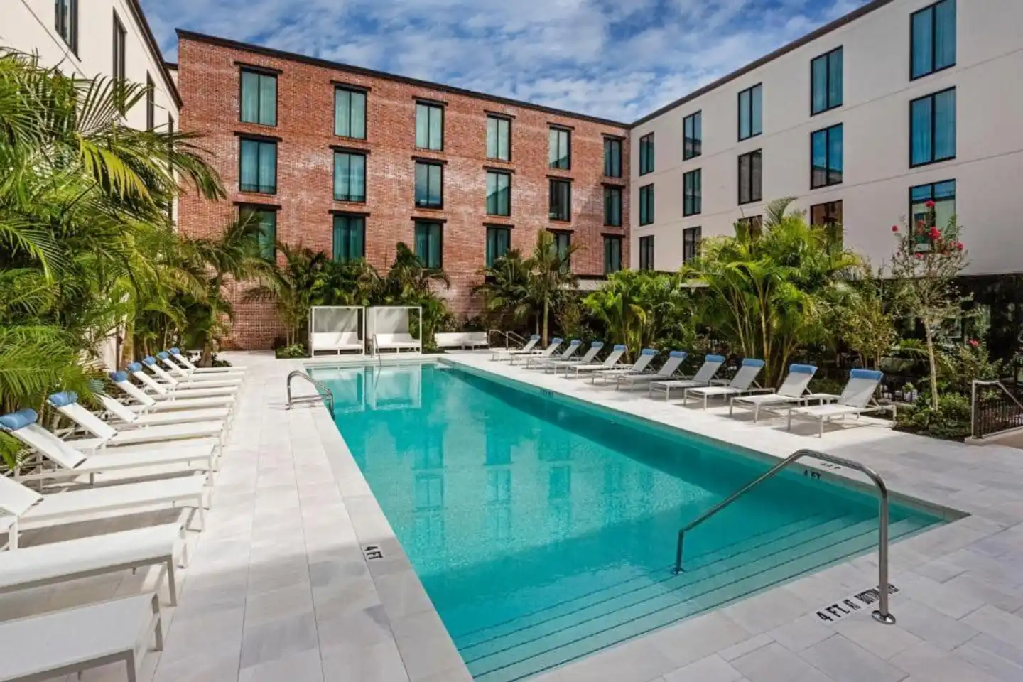 Hotel Haya Pool
