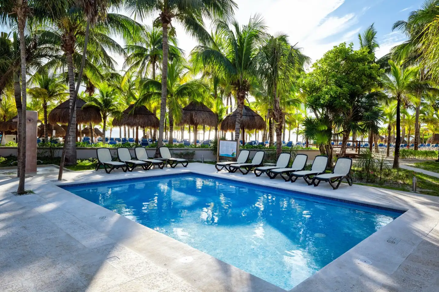 Viva Azteca by Wyndham Pool