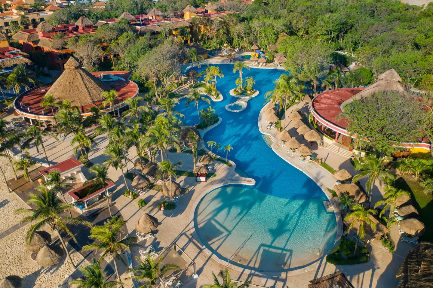 Iberostar Waves Quetzal Pool