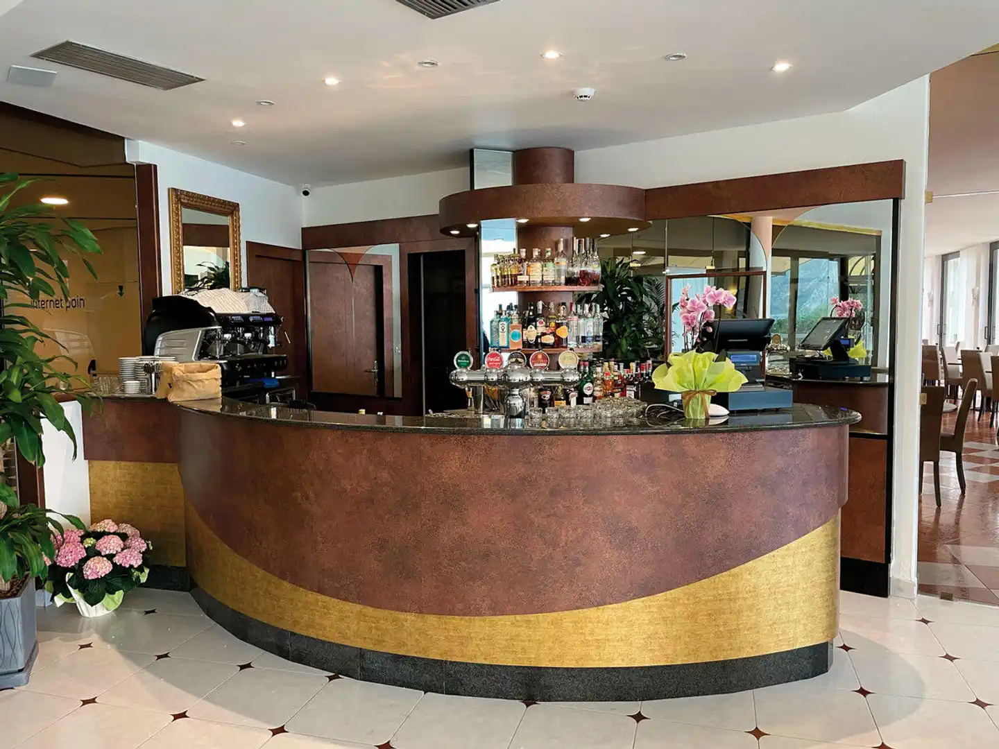 Wind Hotel Bar
