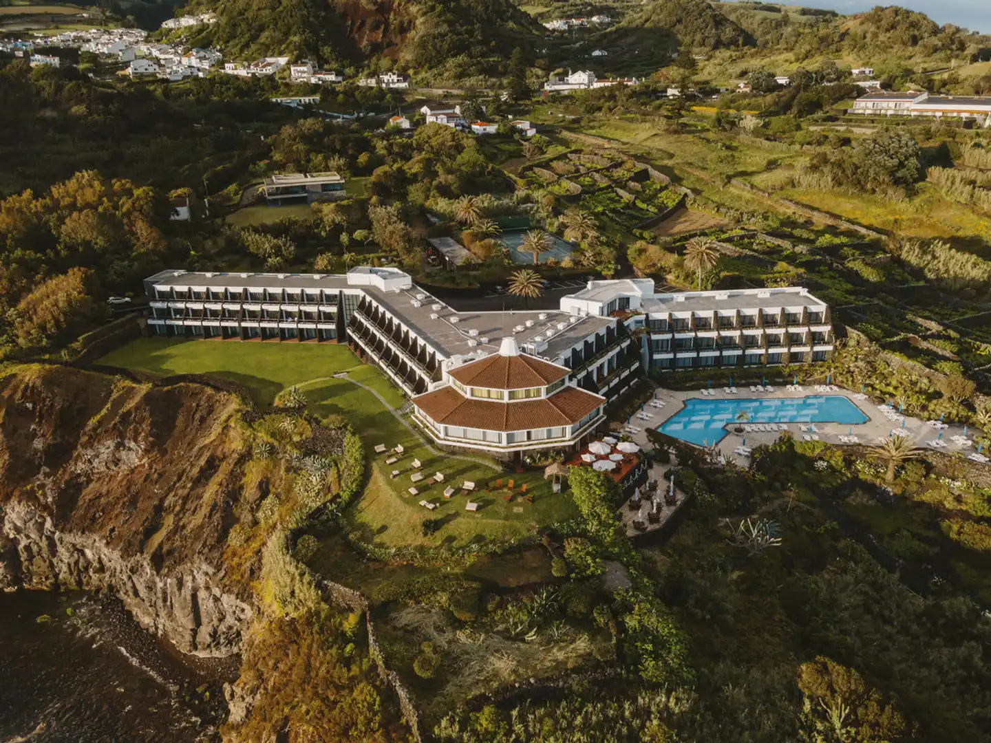 Caloura Hotel Resort Aussenansicht