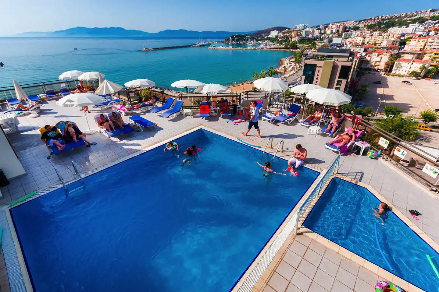Derici Hotel Pool