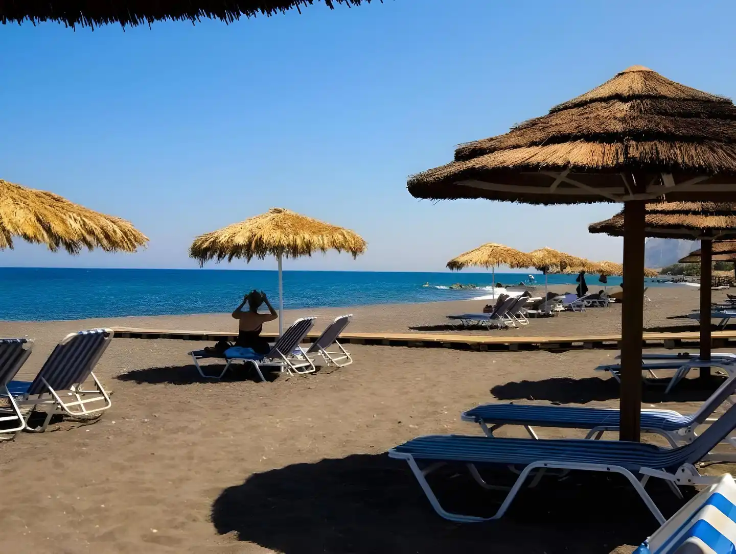 Nikki Beach Resort Santorini Strand