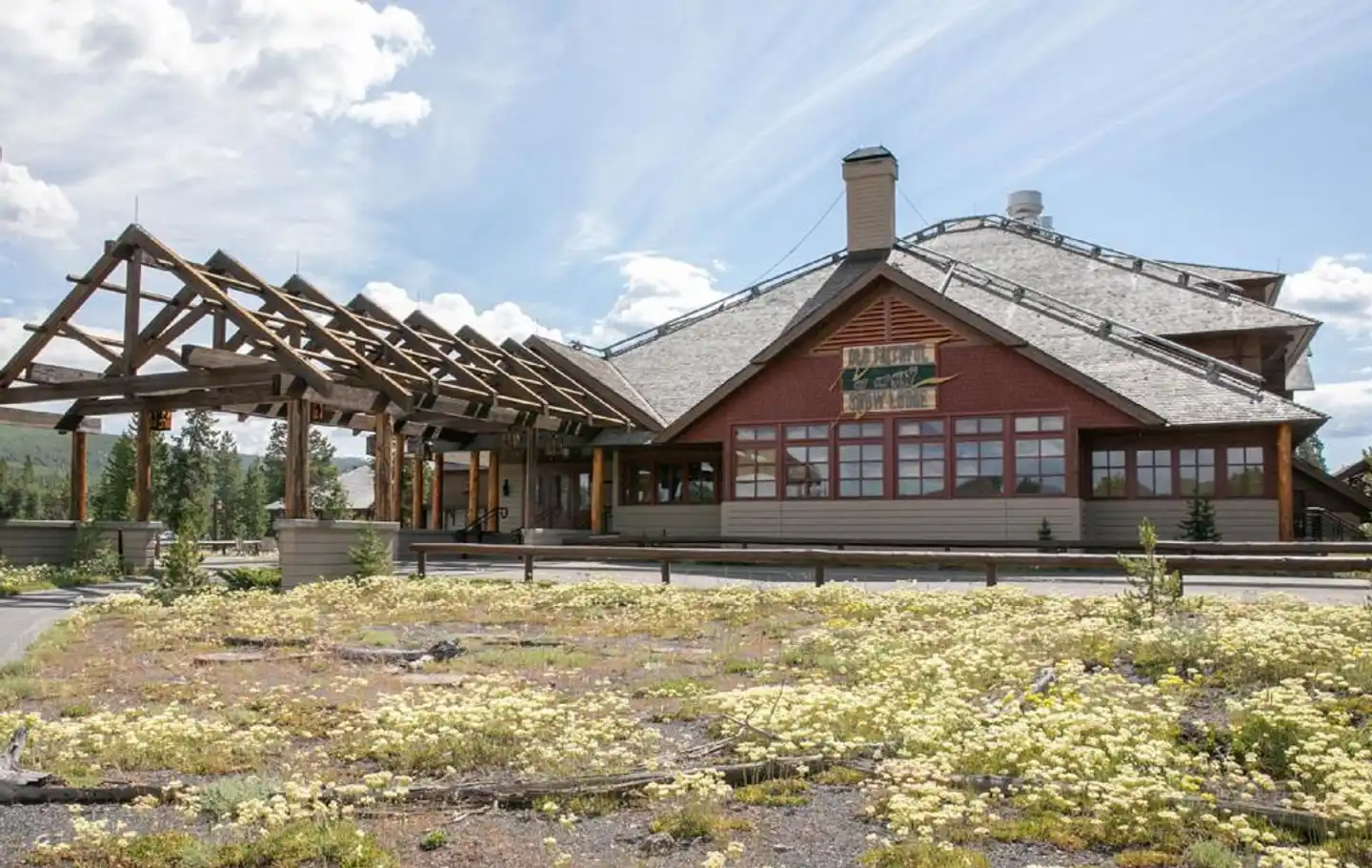 Old Faithful Snow Lodge & Cabins Aussenansicht