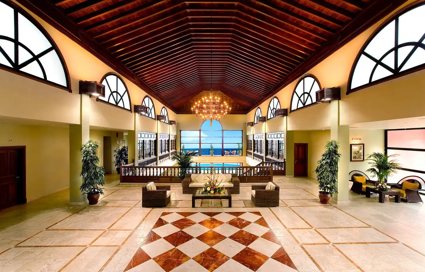 Las Olas Lobby