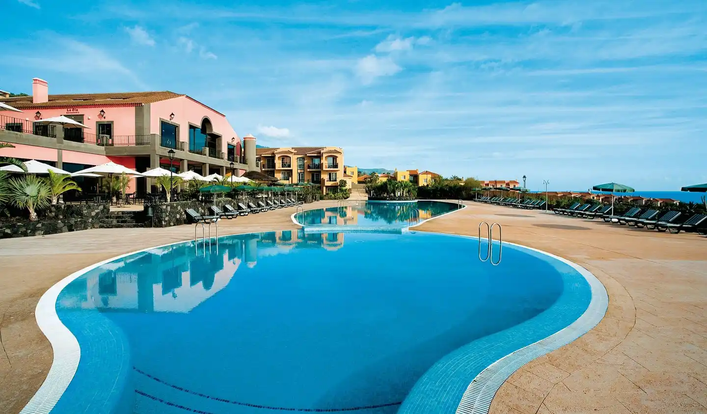 Las Olas Pool