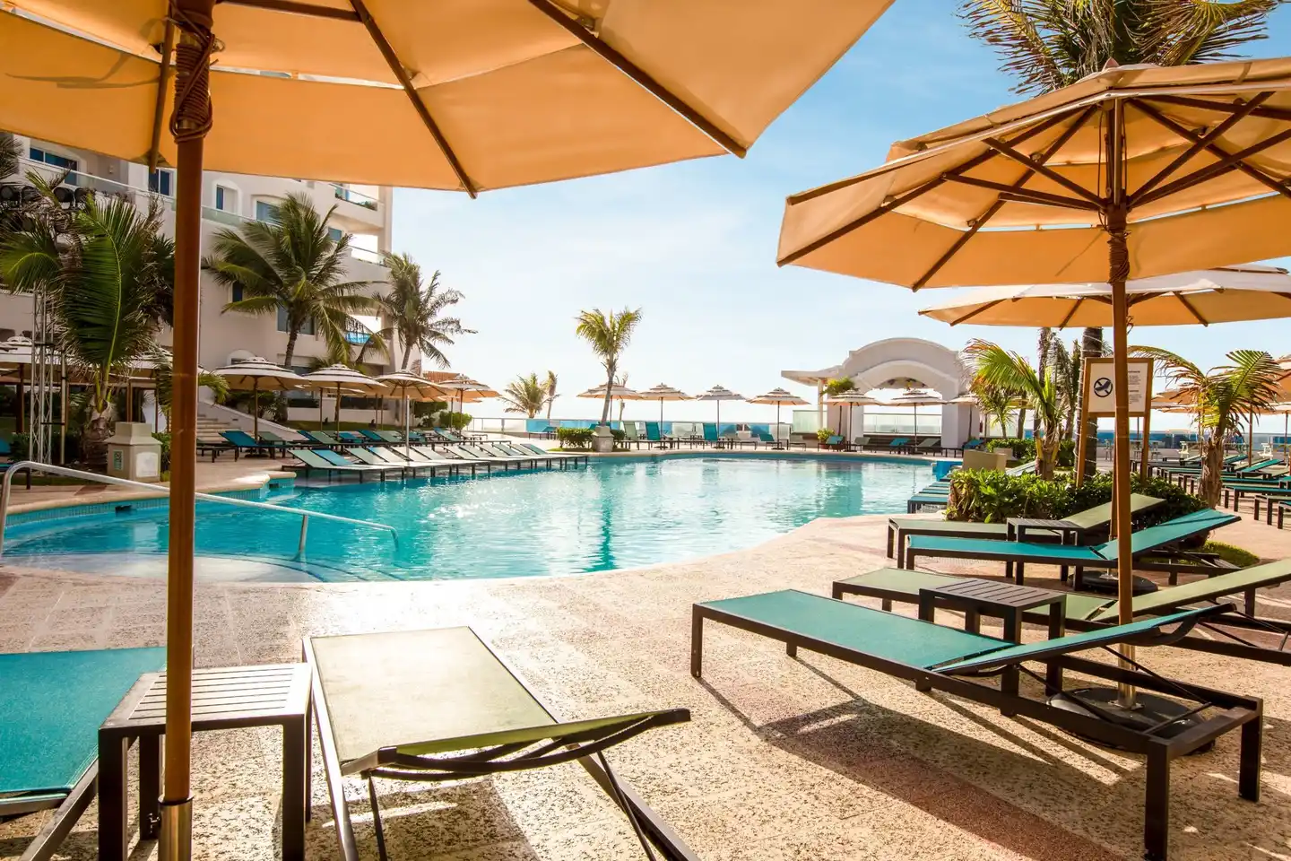 Wyndham Alltra Cancun Pool