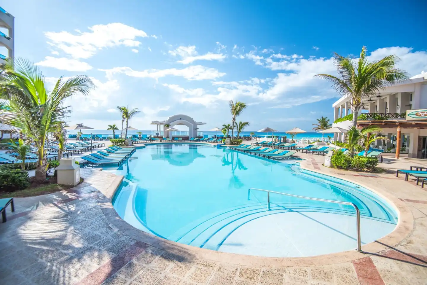 Wyndham Alltra Cancun Pool
