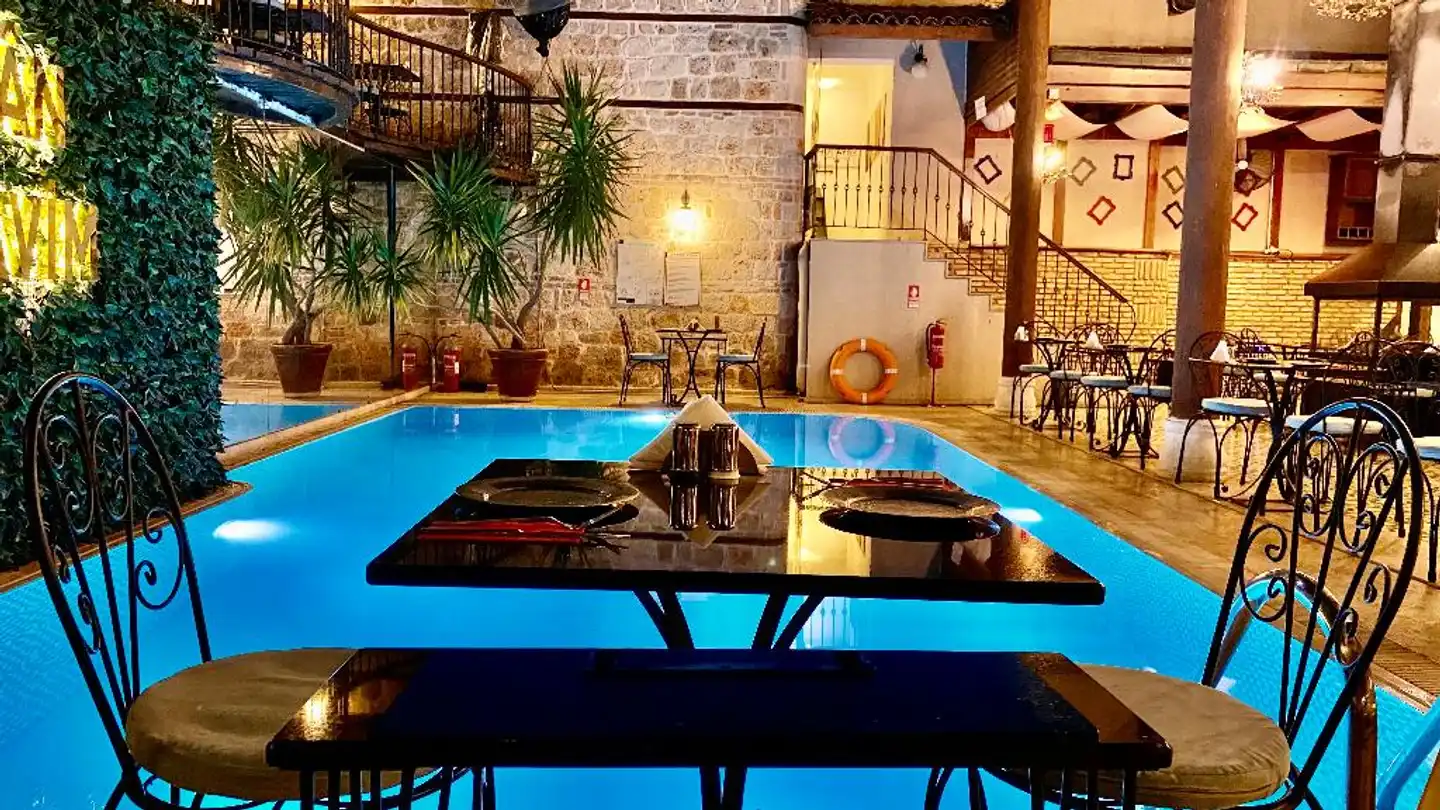 Mediterra Art Hotel Hallenbad