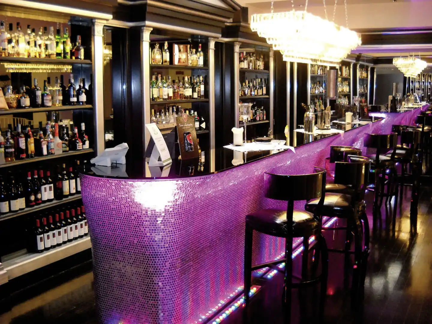 Leon's Place Bar