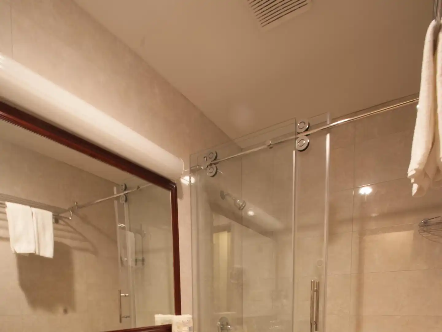 Best Western Airport Inn Badezimmer
