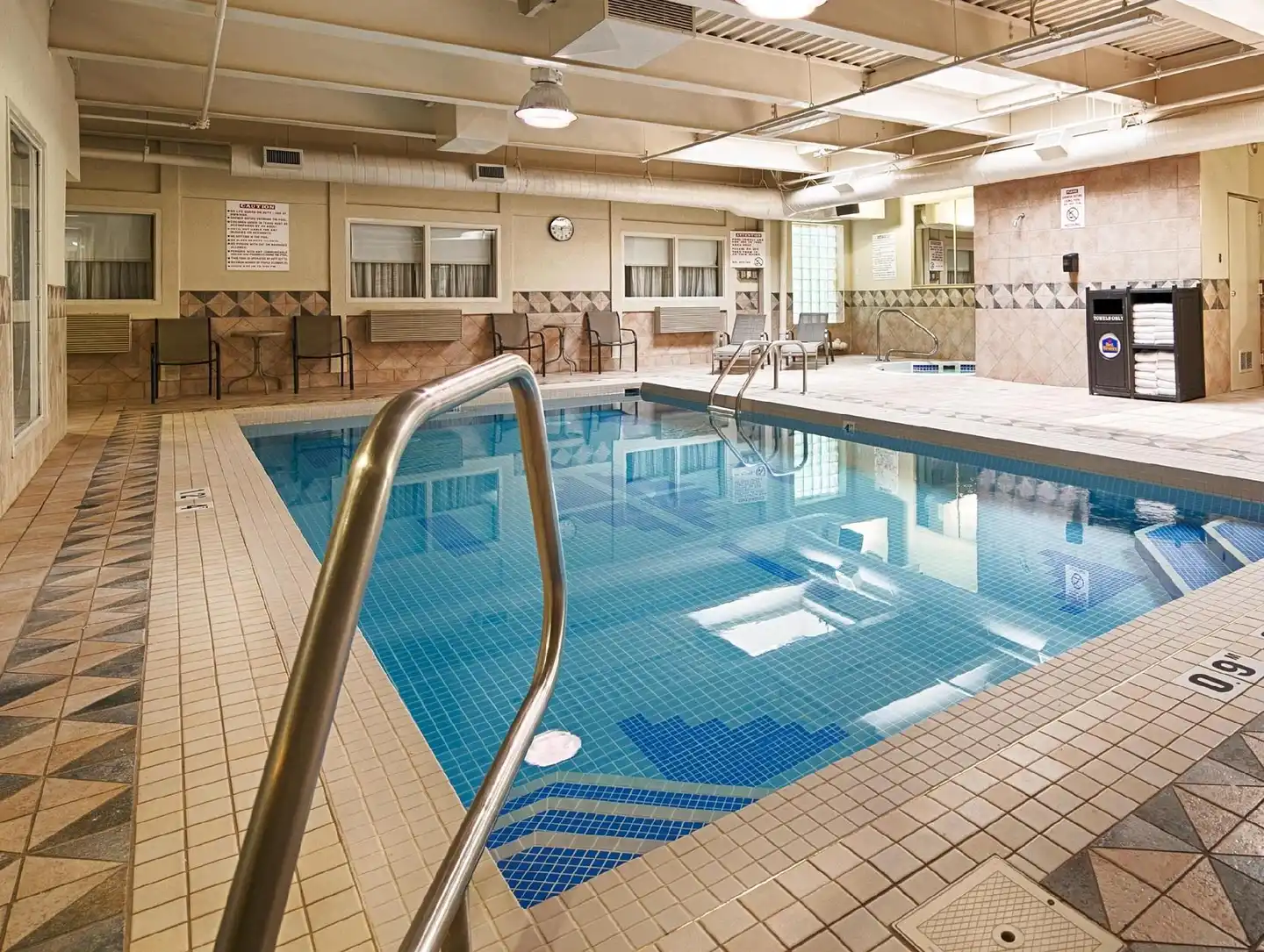 Best Western Airport Inn Hallenbad