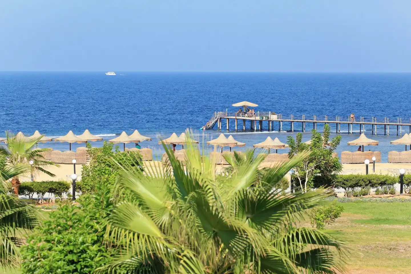 Three Corners Happy Life Beach Resort Strand