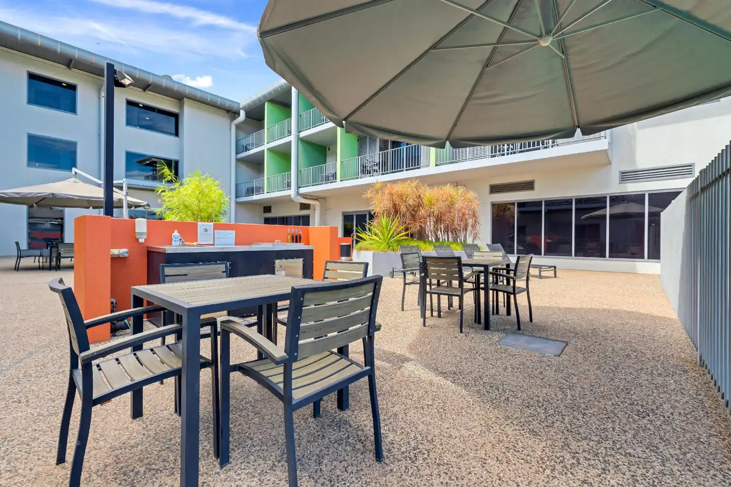 Hudson Apartment Hotels Terrasse