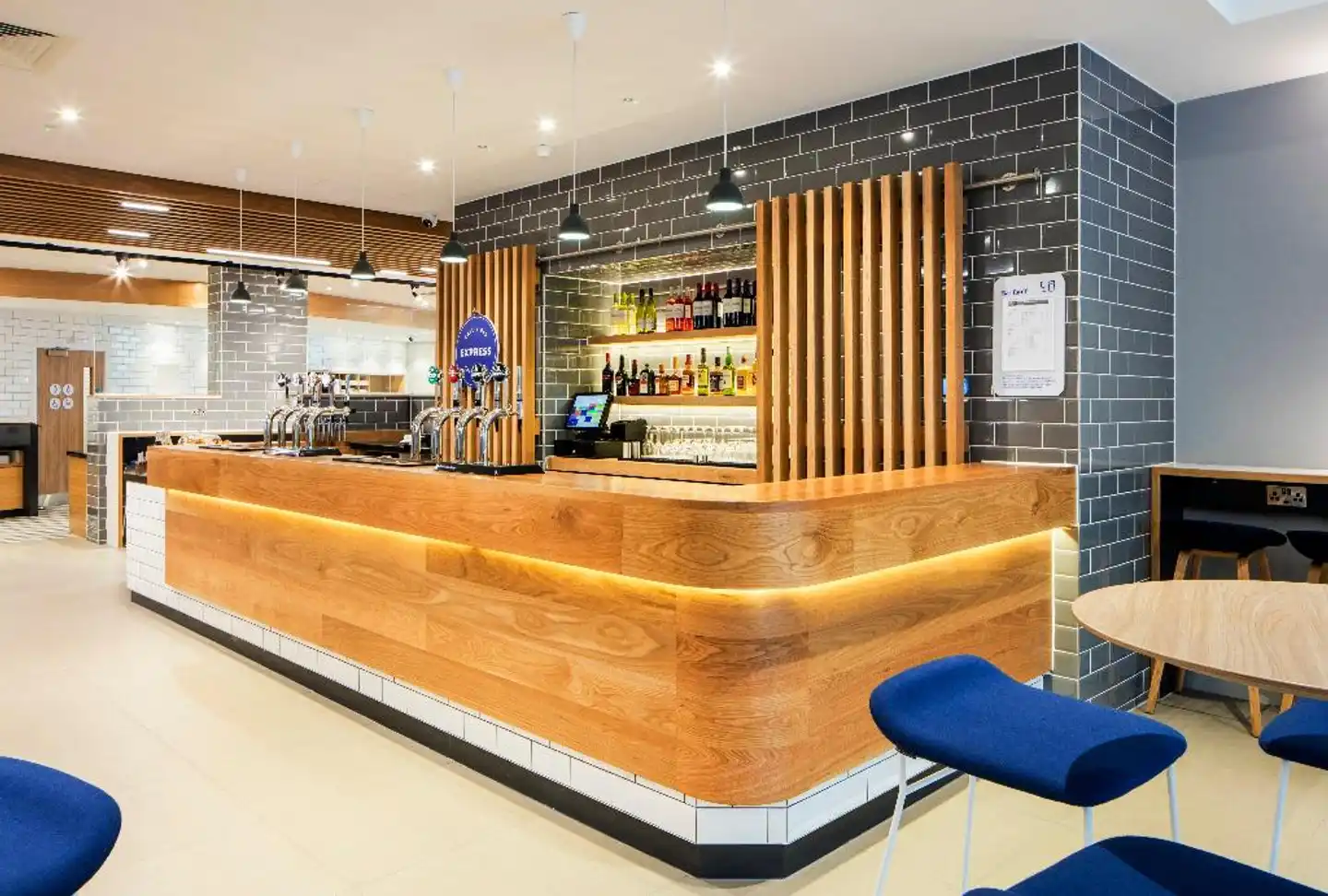 Holiday Inn Express Dublin City Centre Bar