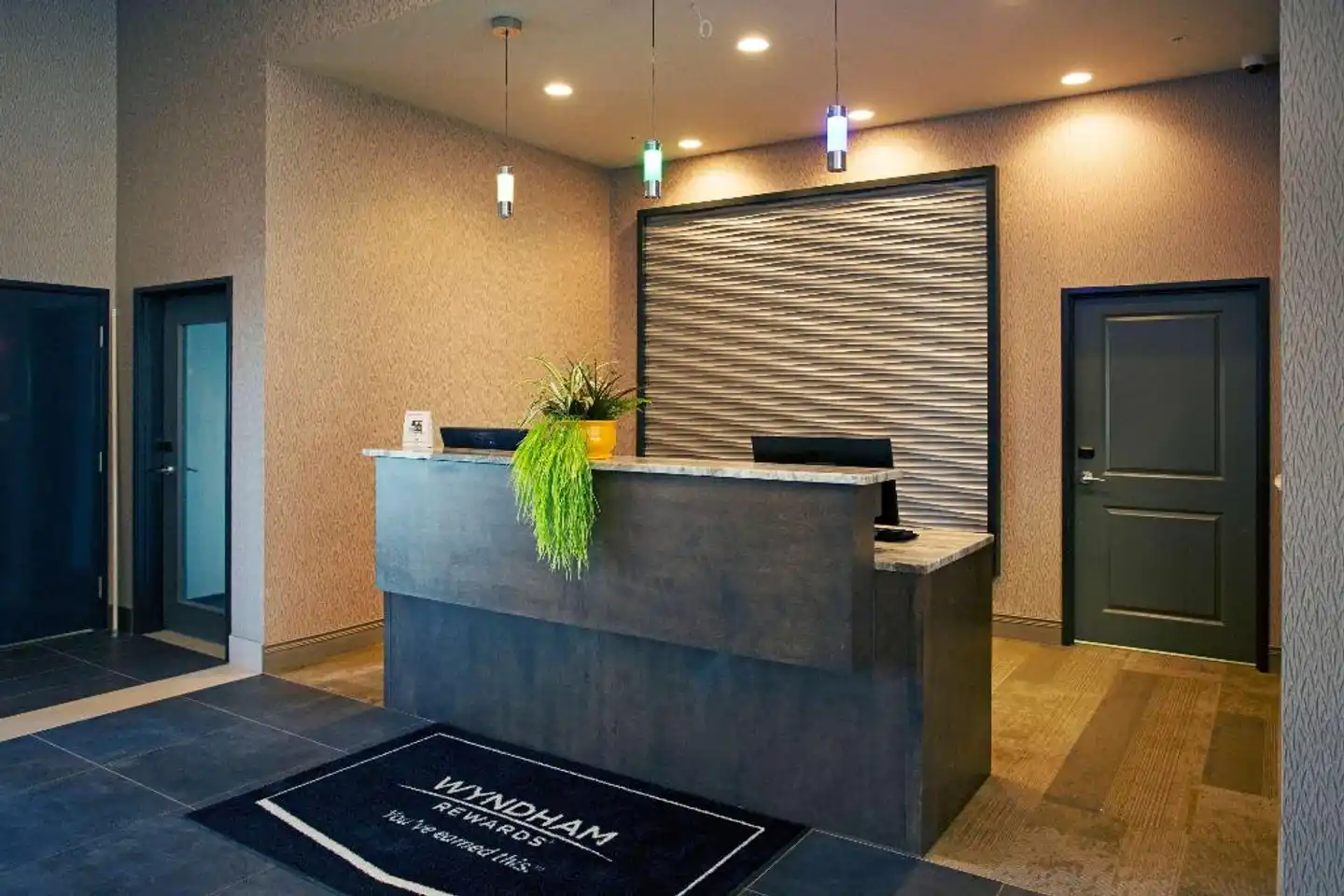 Wingate by Wyndham Calgary Airport Lobby