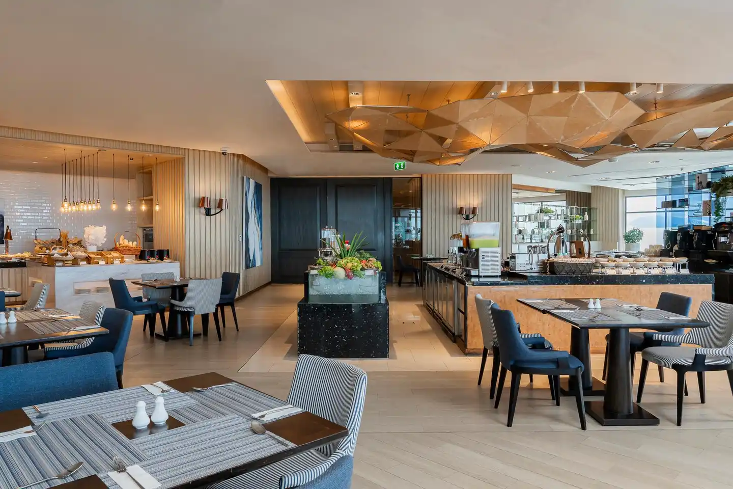 Holiday Inn & Suites Rayong City Centre Restaurant