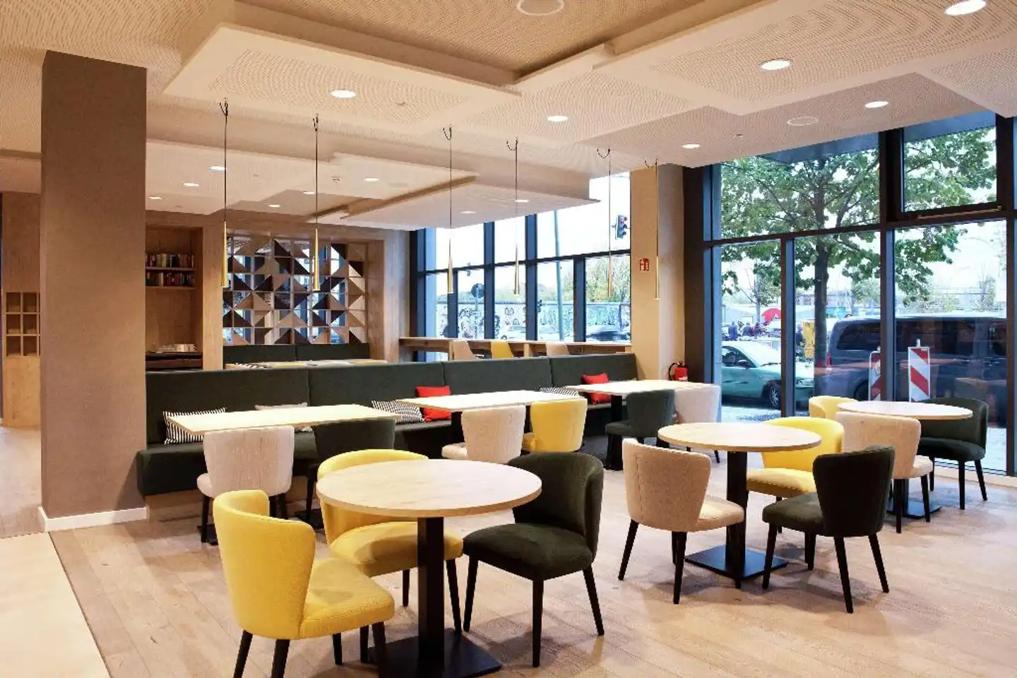 Hampton By Hilton Berlin City East Side Gallery Bar
