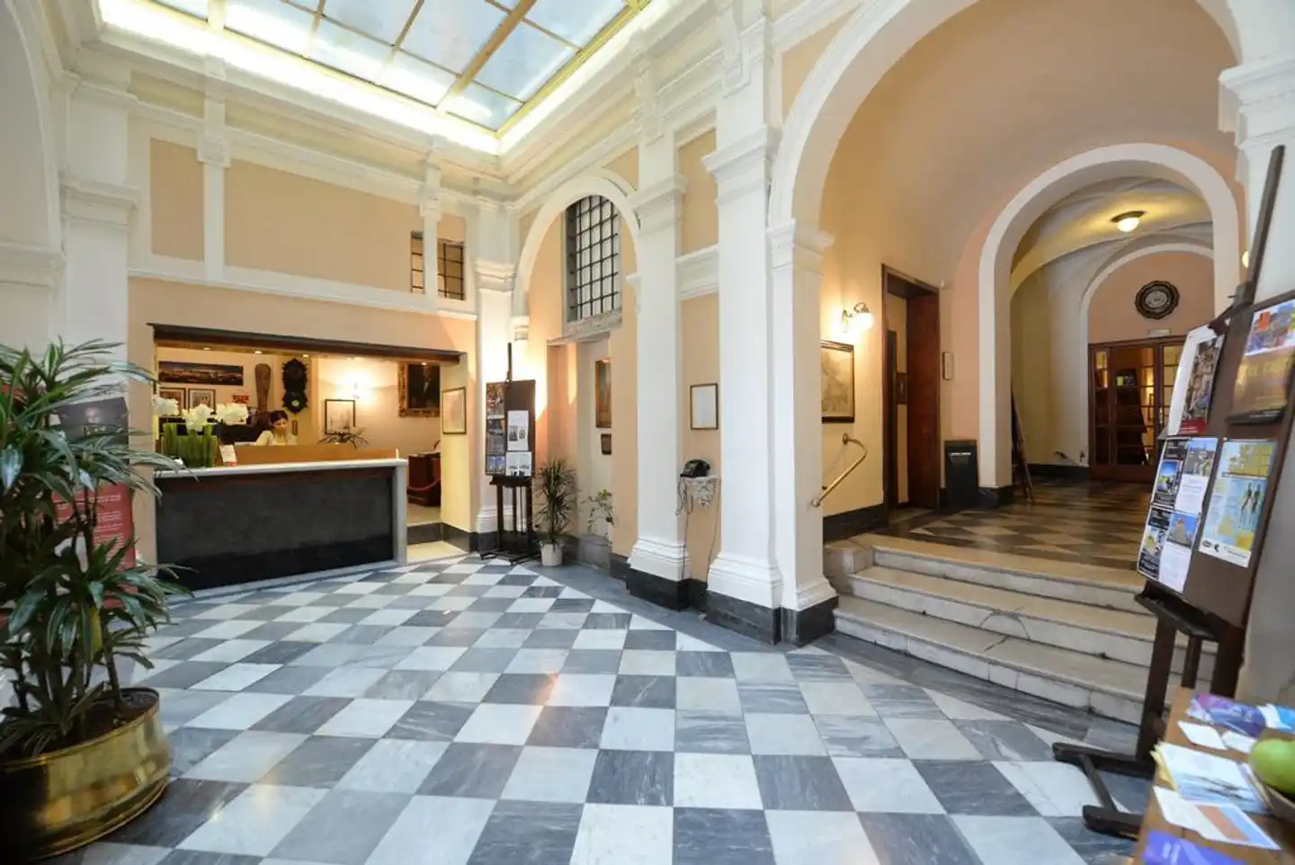 Royal Victoria Hotel Lobby