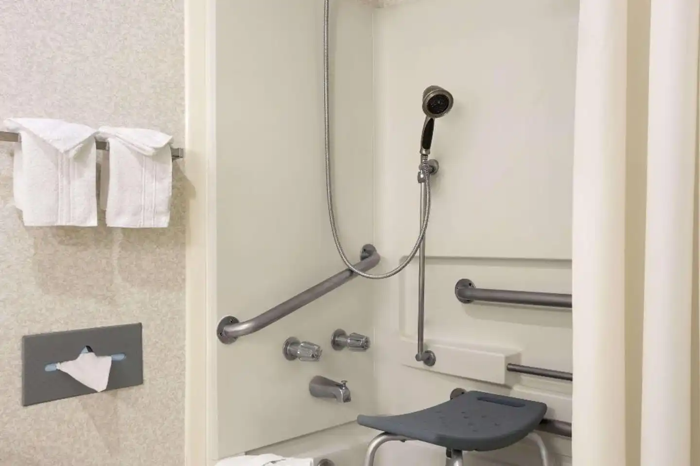 Days Inn by Wyndham Middletown Badezimmer