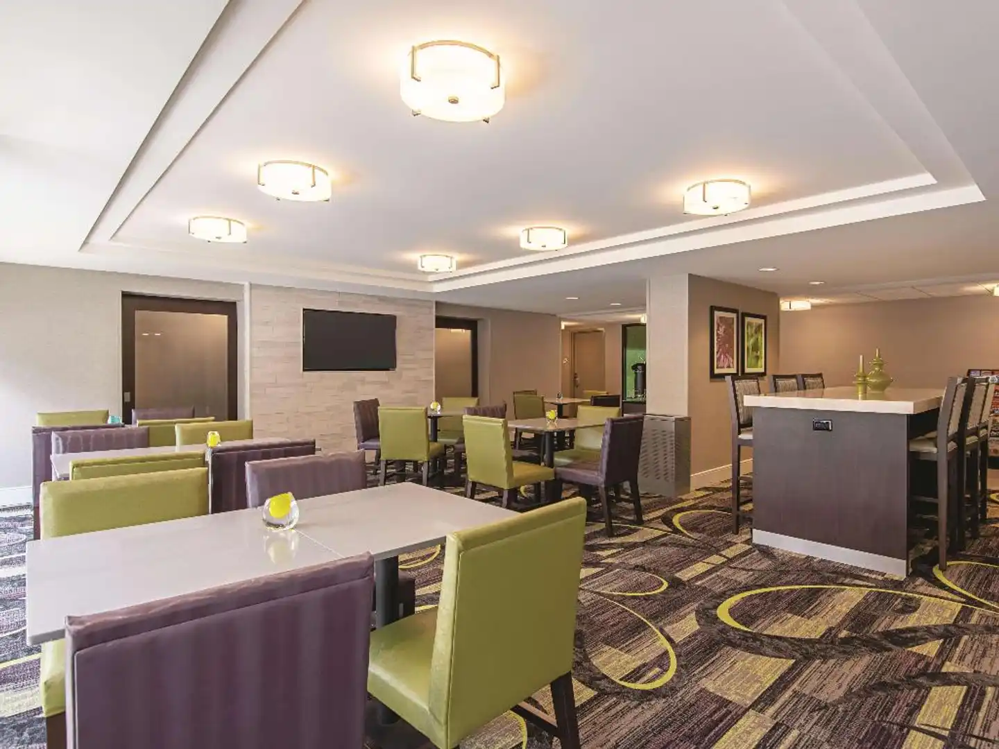 La Quinta Inn & Suites Portland Lobby