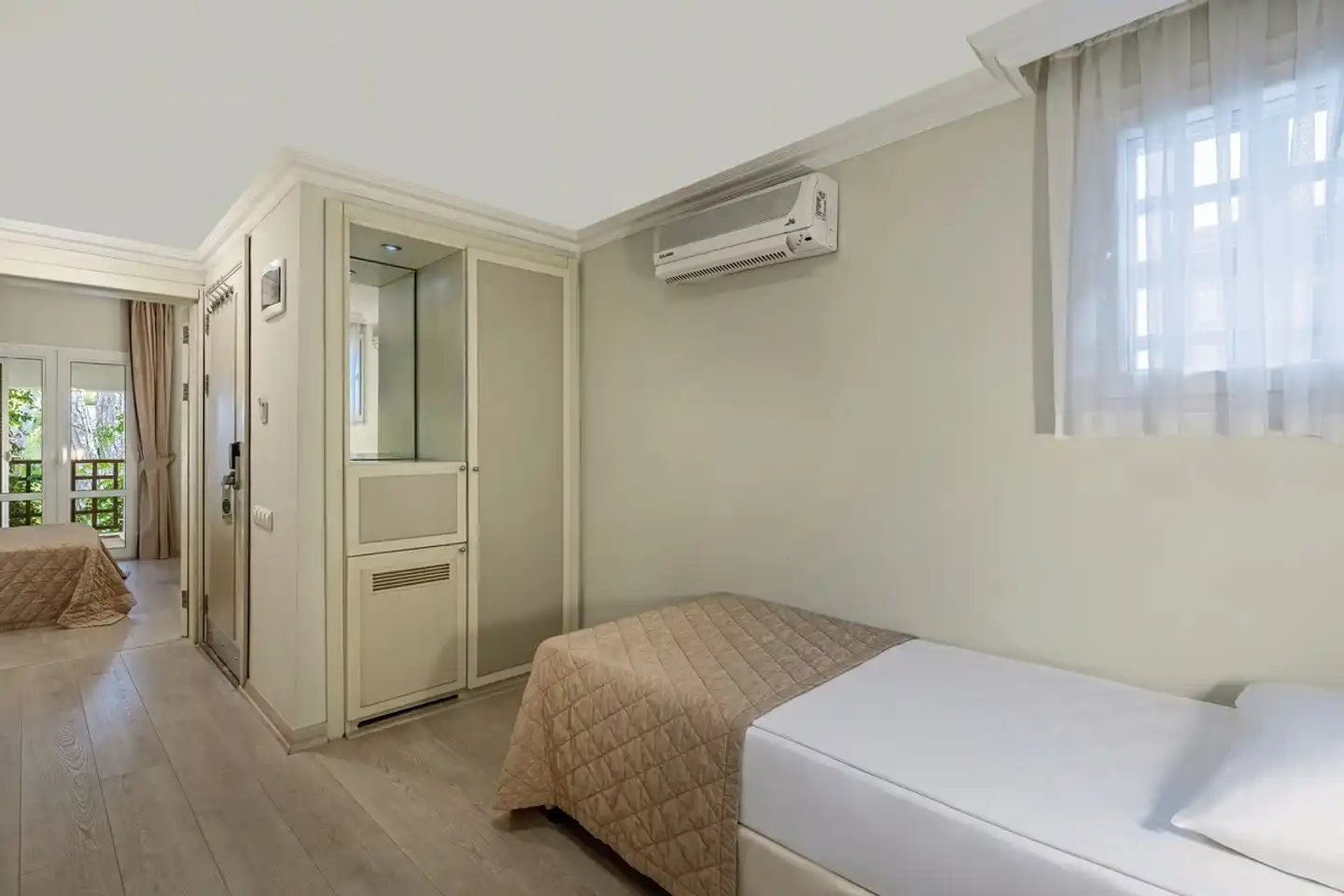 Emelda Sun Club ACCOMMODATION