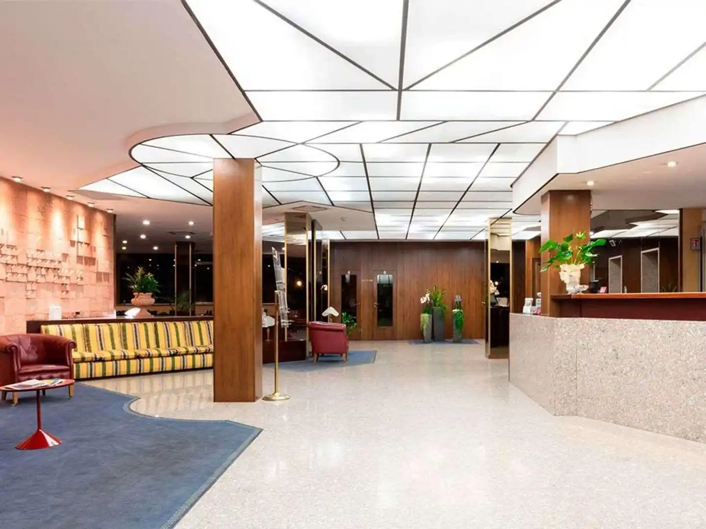 SHG Hotel Bologna Lobby