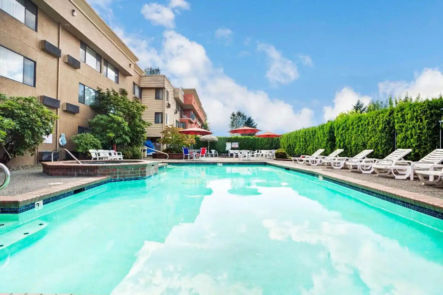 Ramada by Wyndham Tukwila Southcenter Pool
