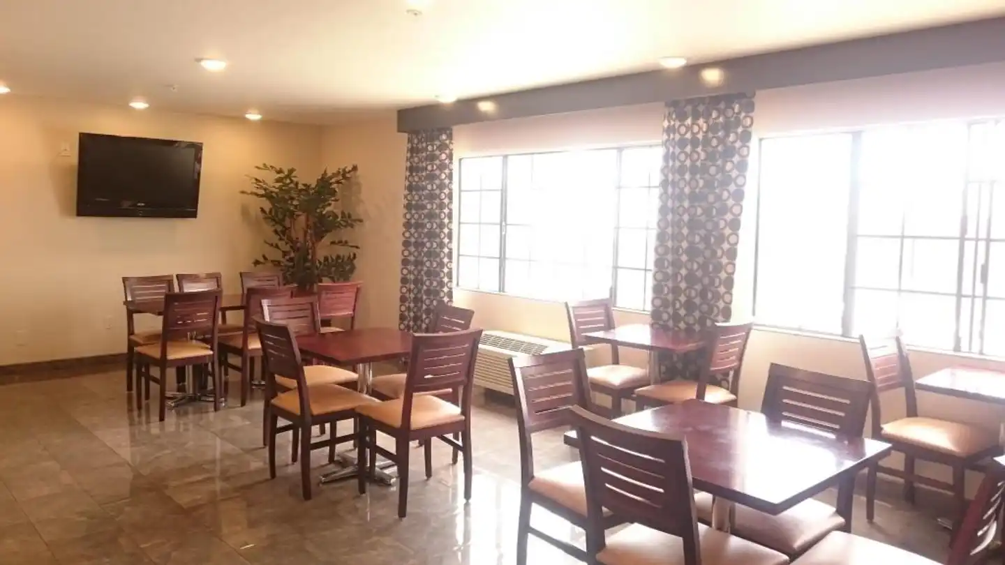 Ramada by Wyndham Culver City Restaurant
