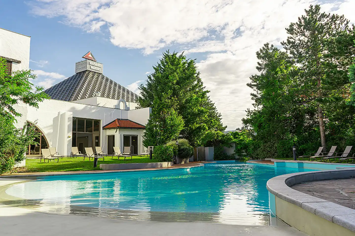 Eventhotel Pyramide & Congress Center Pool