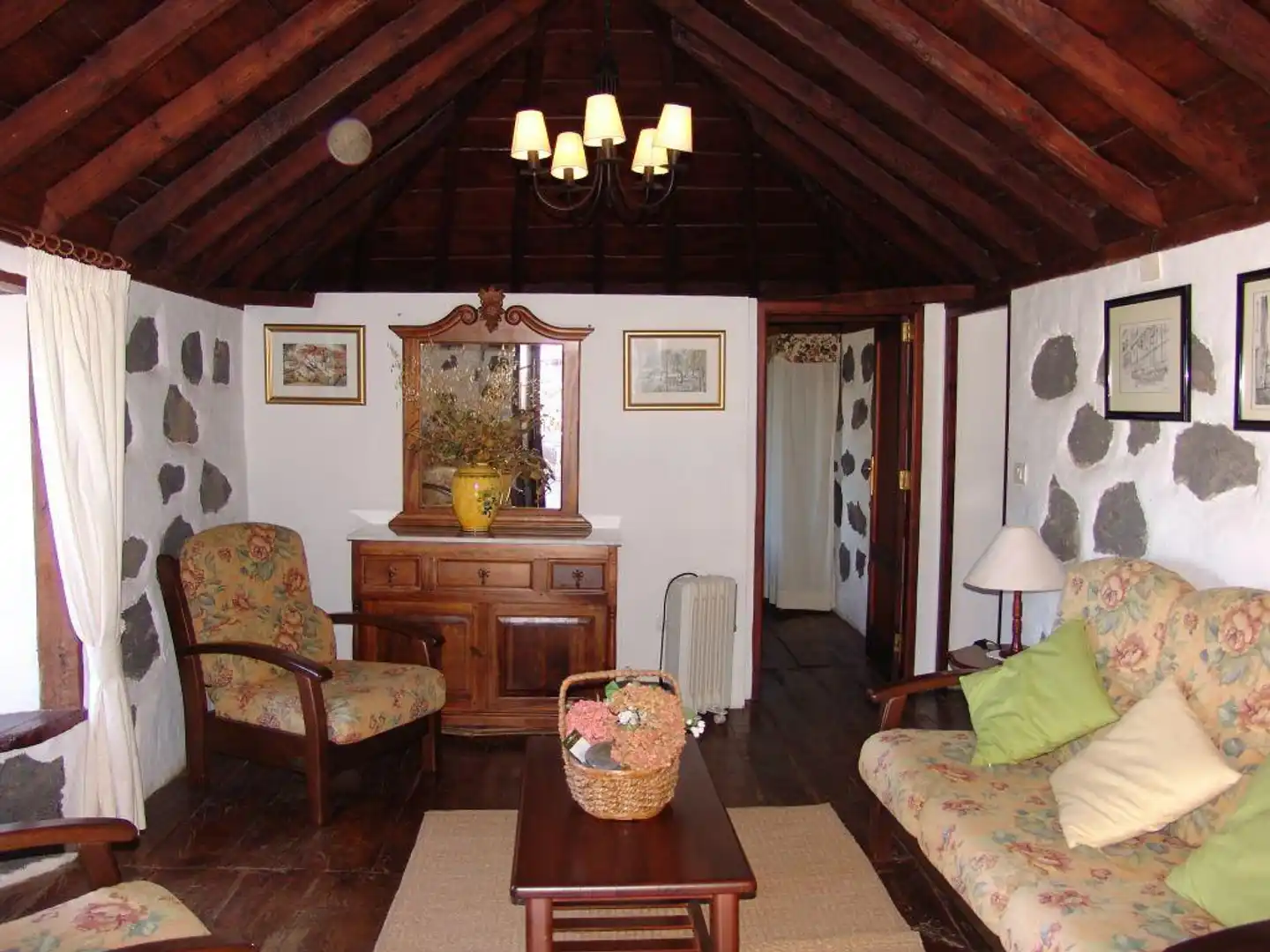 Casa Sombrero Pico Lobby