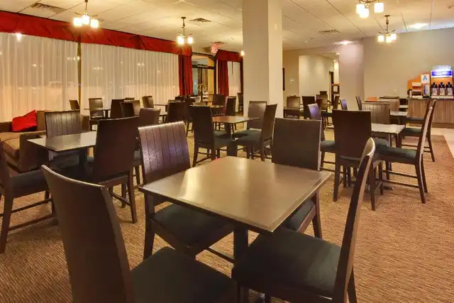Holiday Inn Express Los Angeles - LAX Airport Bar