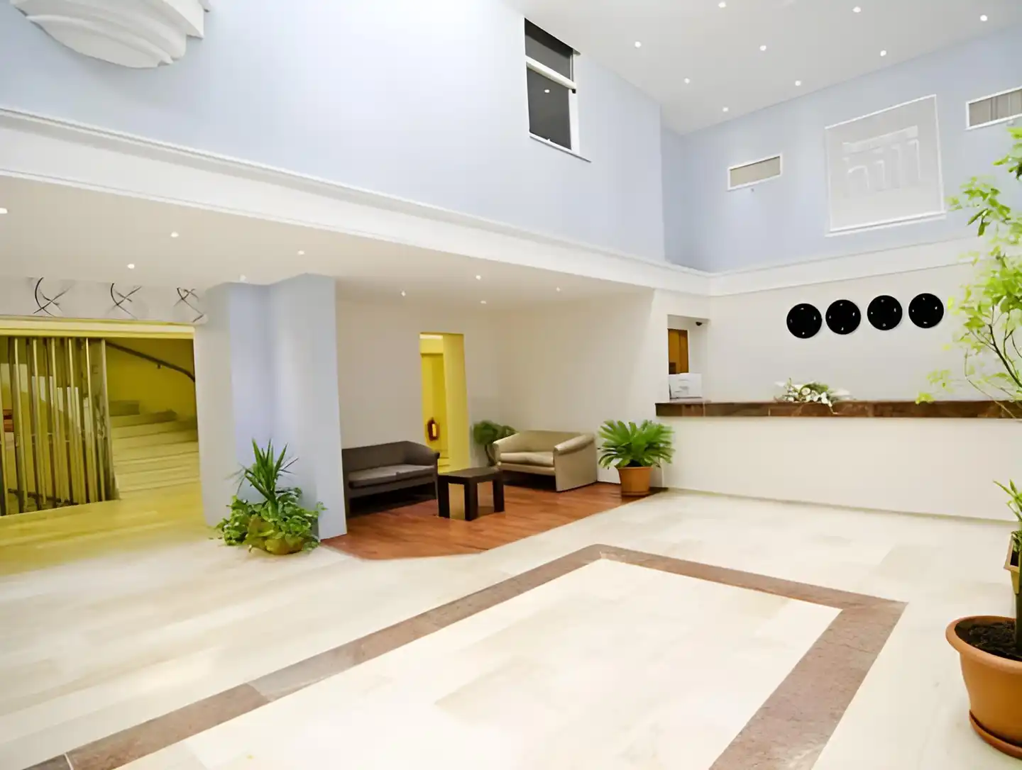 City's Hill Hotel Lobby
