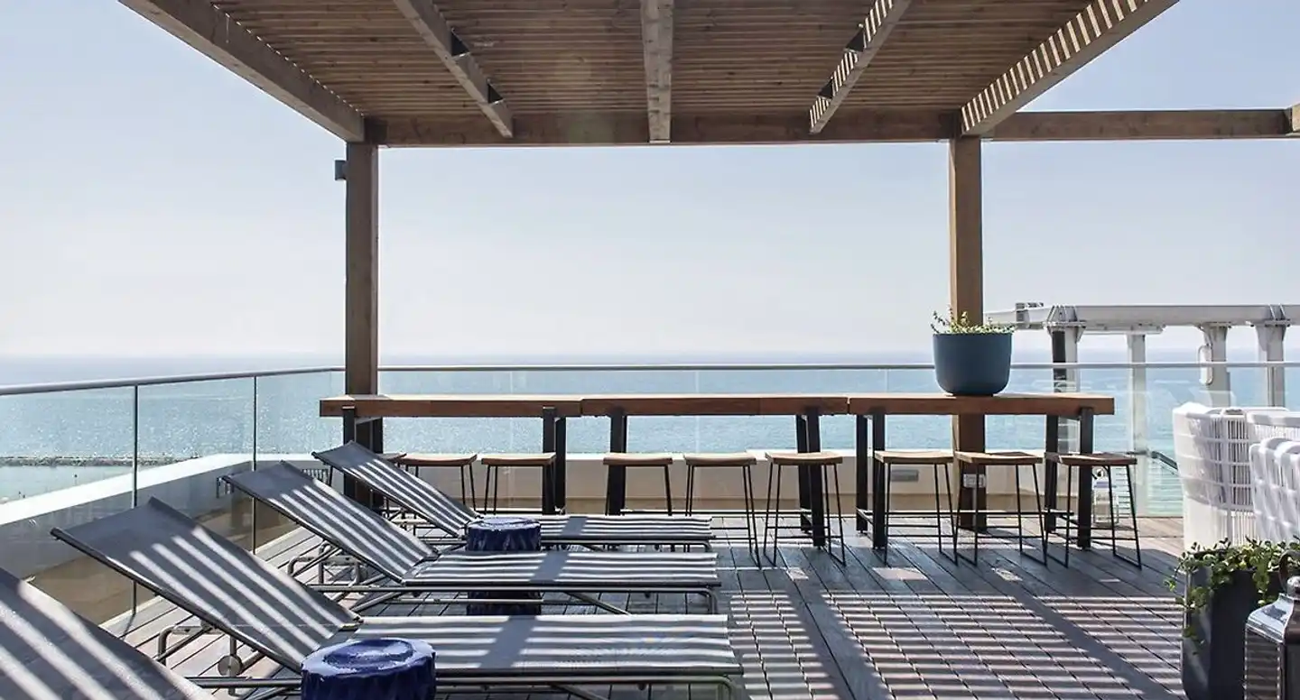Tal Hotel by the Beach Terrasse