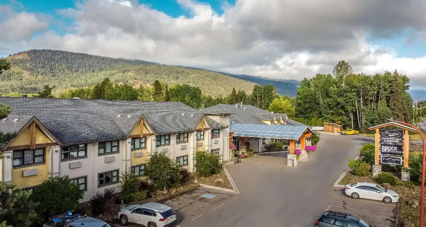 Prestige Hudson Bay Lodge Aussenansicht