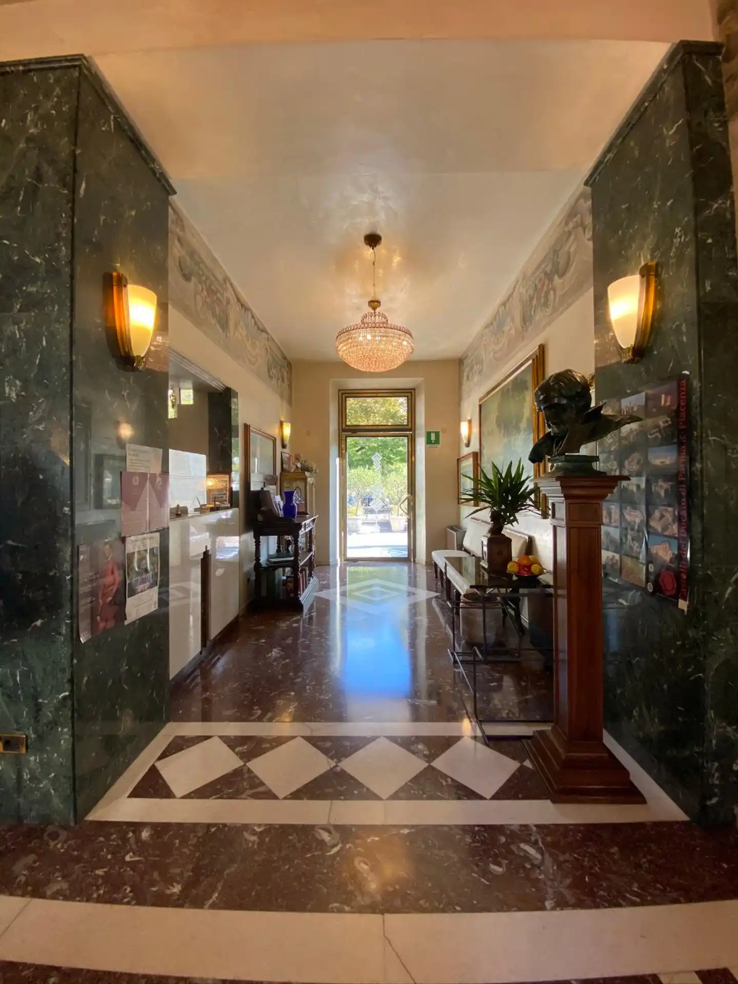 Verdi Lobby