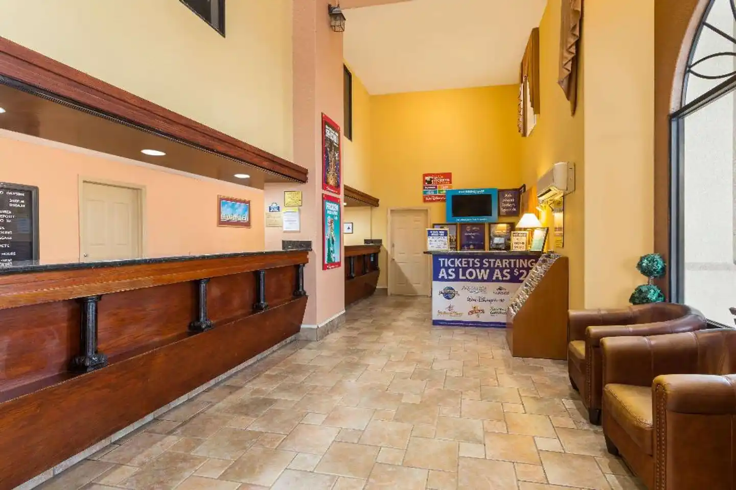 Howard Johnson by Wyndham Orlando/International Drive Lobby