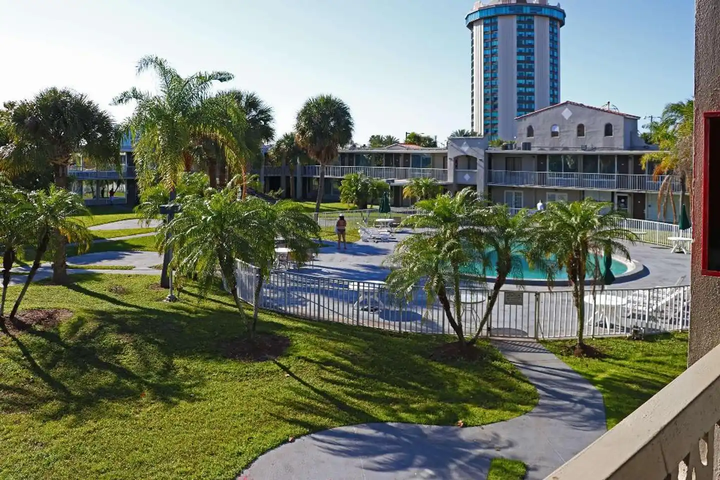 Howard Johnson by Wyndham Orlando/International Drive Pool