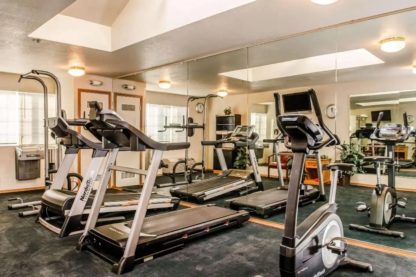 Clarion Hotel By Humboldt Bay Sport und Entertainment
