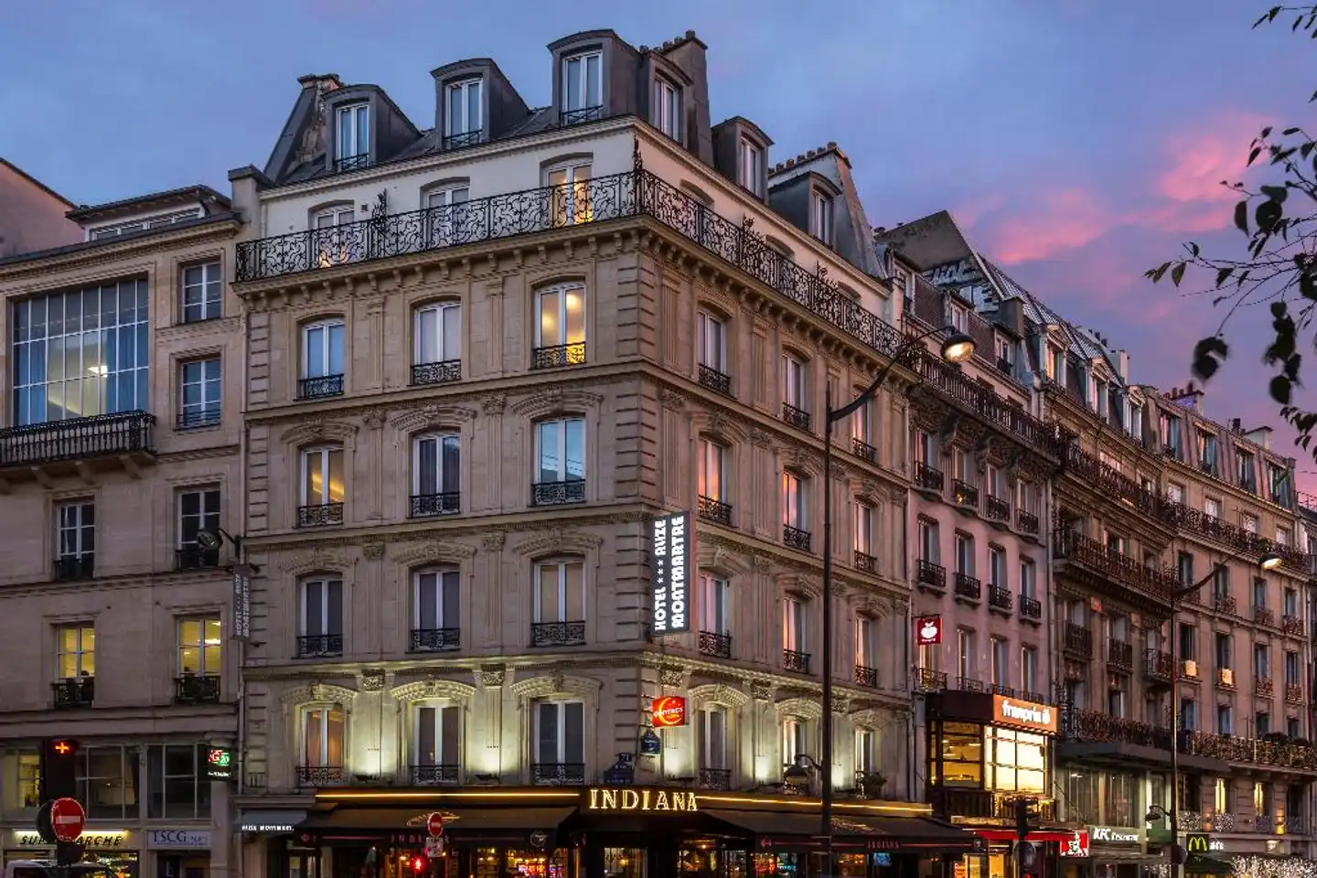 Contact Hotel Alizé Montmartre Aussenansicht