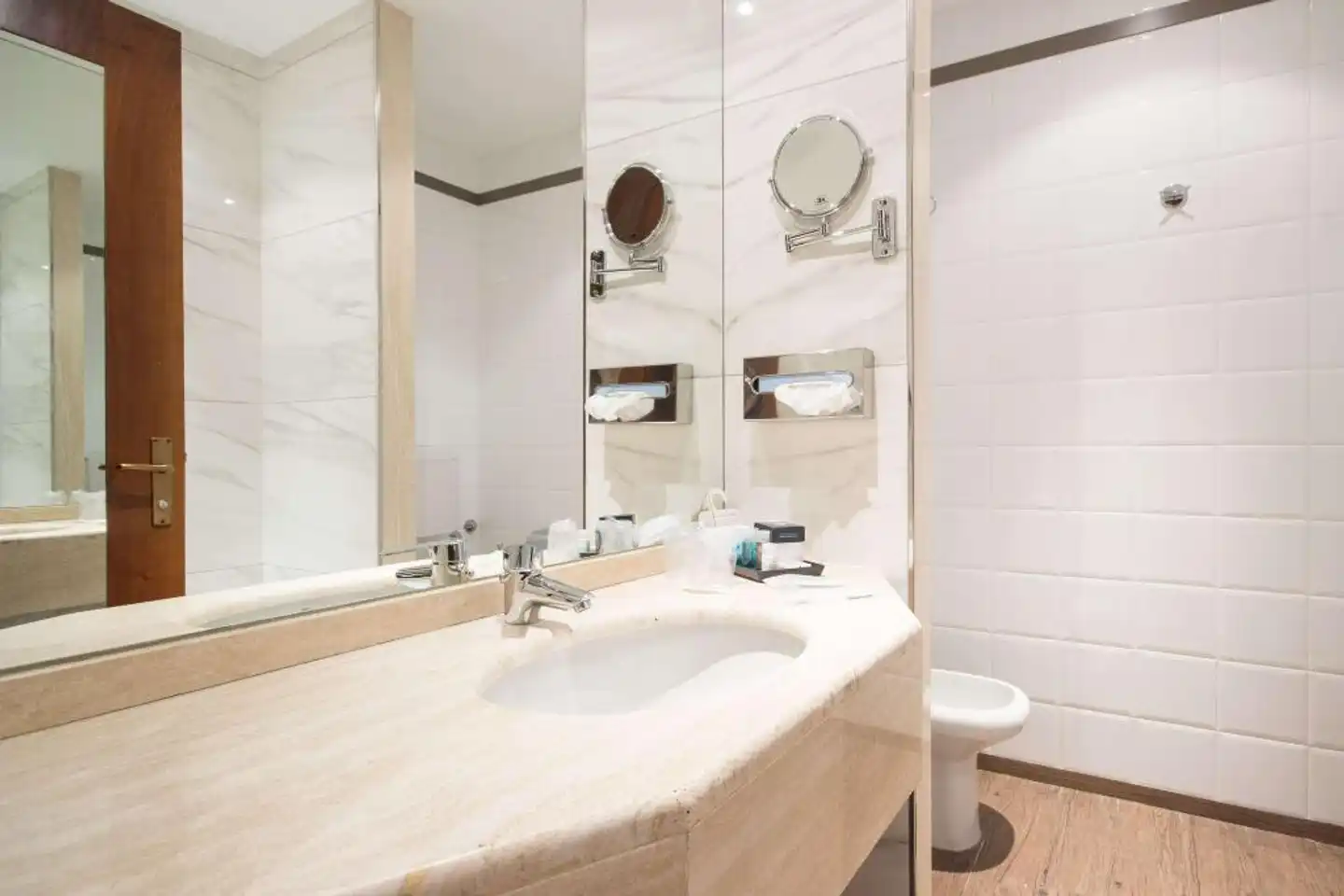 Best Western Modena District Badezimmer