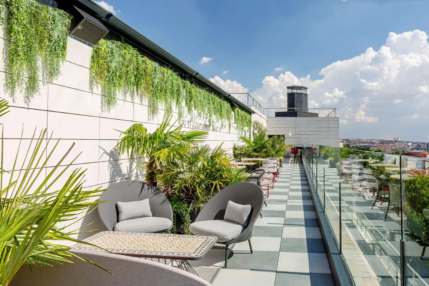 Radisson RED Madrid Terrasse