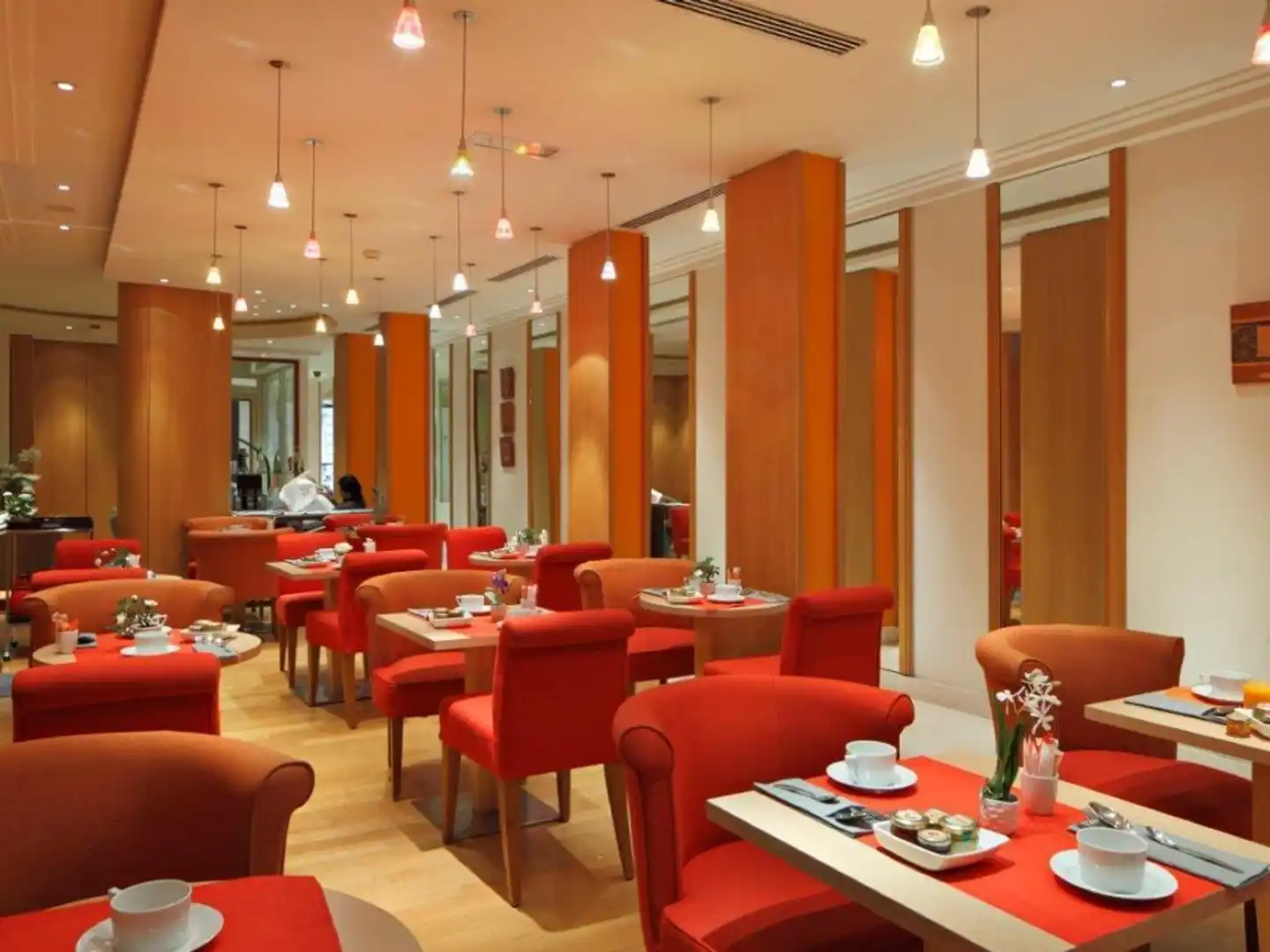 Westside Arc de Triomphe Restaurant