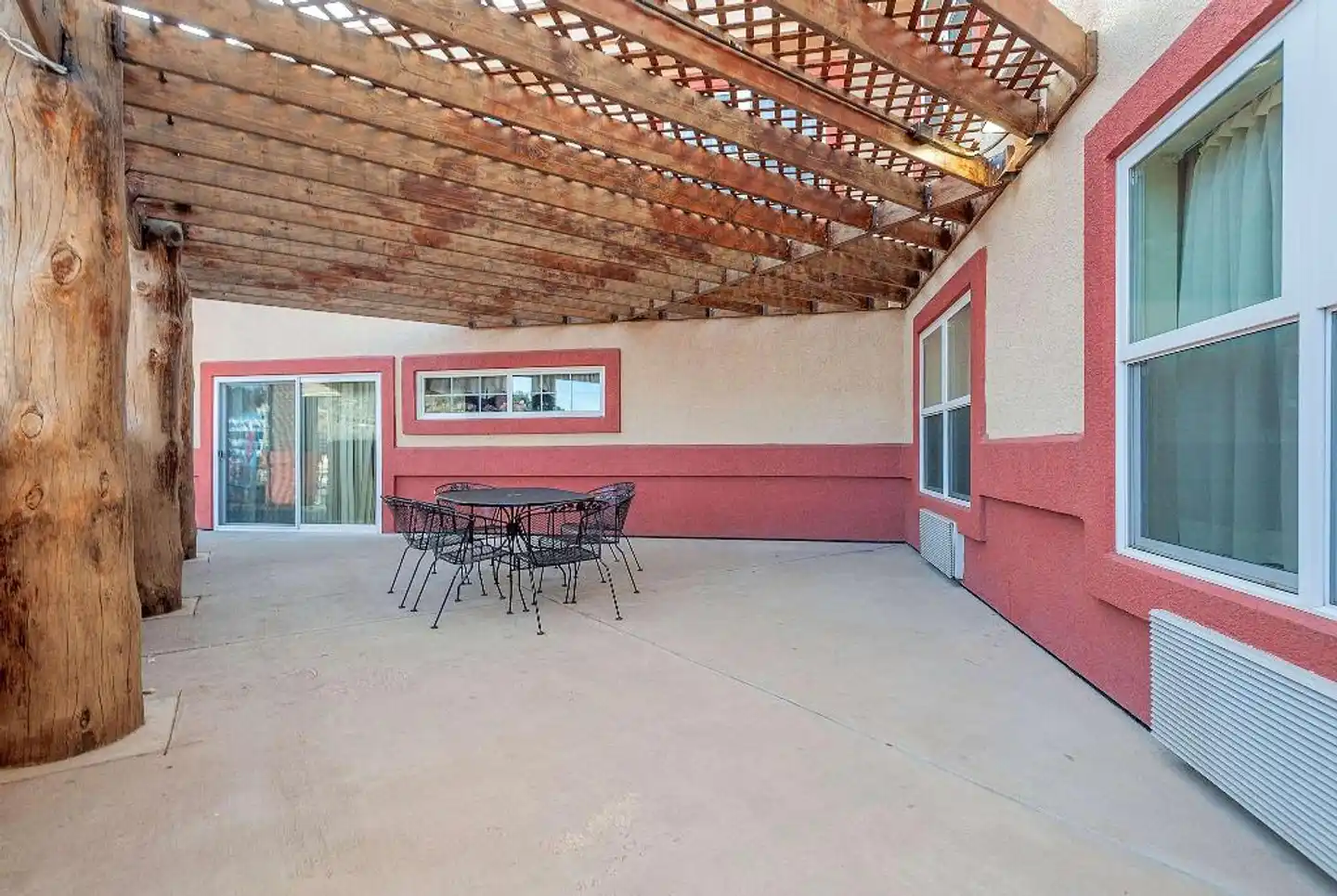 Days Inn by Wyndham Manitou Springs Lobby