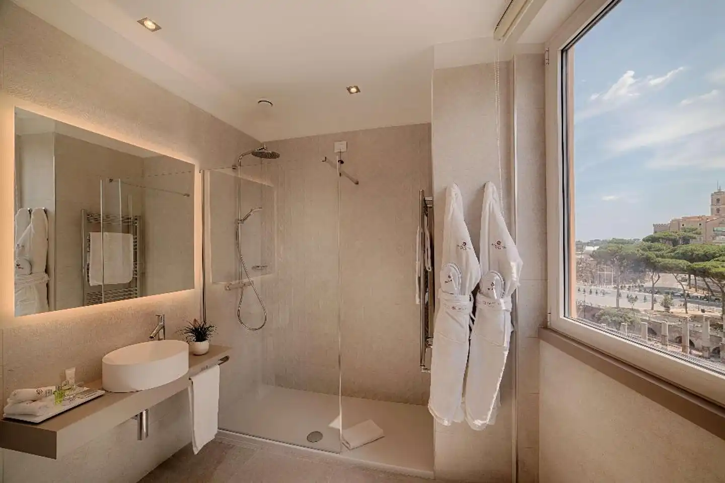 NH Collection Roma Fori Imperiali Badezimmer
